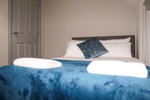 Leilighet, 2 soverom | Skrivebord og sengetøy