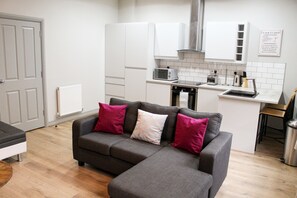 Apartment, 1 Bedroom | Private kitchen | Fridge, oven, stovetop, electric kettle - Mersey Place (Liverpool)