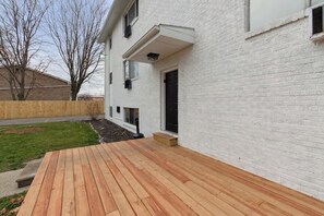 Exterior - Lansing Layover #4 | New York State of Mind (Lansing)