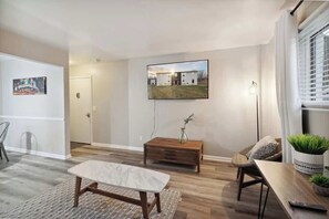 TV - Lansing Layover #4 | New York State of Mind (Lansing)