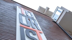A sign with the text "HOTEL 1ST MEUBLÉ" on a brick wall. - Hotel Tourist Meuble (Rimini)