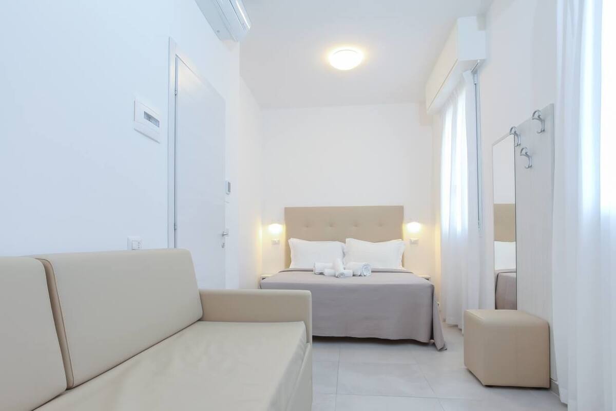 Chambre Quadruple Standard | Literie hypoallergénique, bureau, rideaux occultants, Wi-Fi gratuit