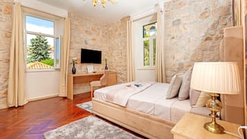 Dobbeltrom – deluxe | Individuelt dekorert, individuelt innredet og skrivebord