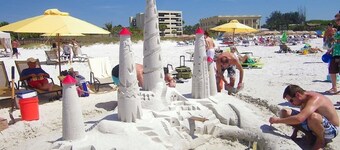 Drift Inn B, Heated Pool, Beach and Amenities, 2-3 min walk