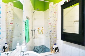 A bathroom with a shower, a sink, and a mirror. - Memory of Lisbon (Lisbon)