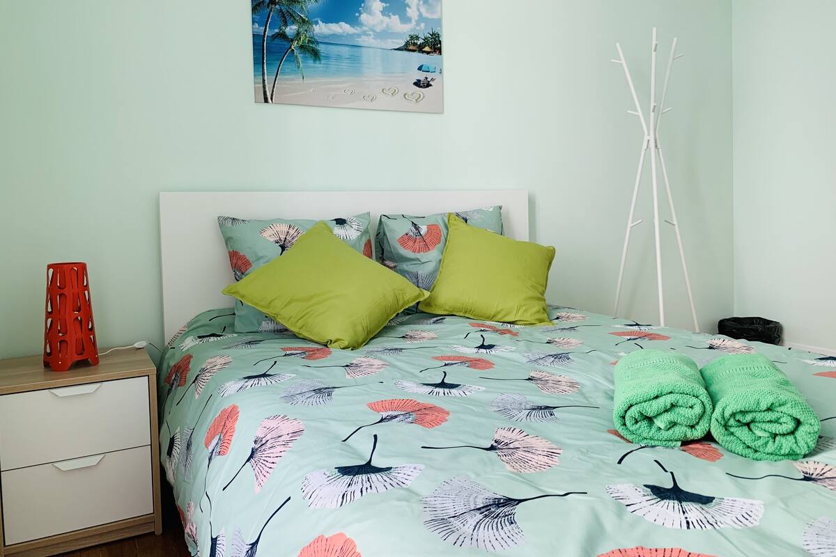 Chambre Double Design, 1 lit double, balcon, vue ville | 1 chambre, bureau, rideaux occultants, fer et planche à repasser