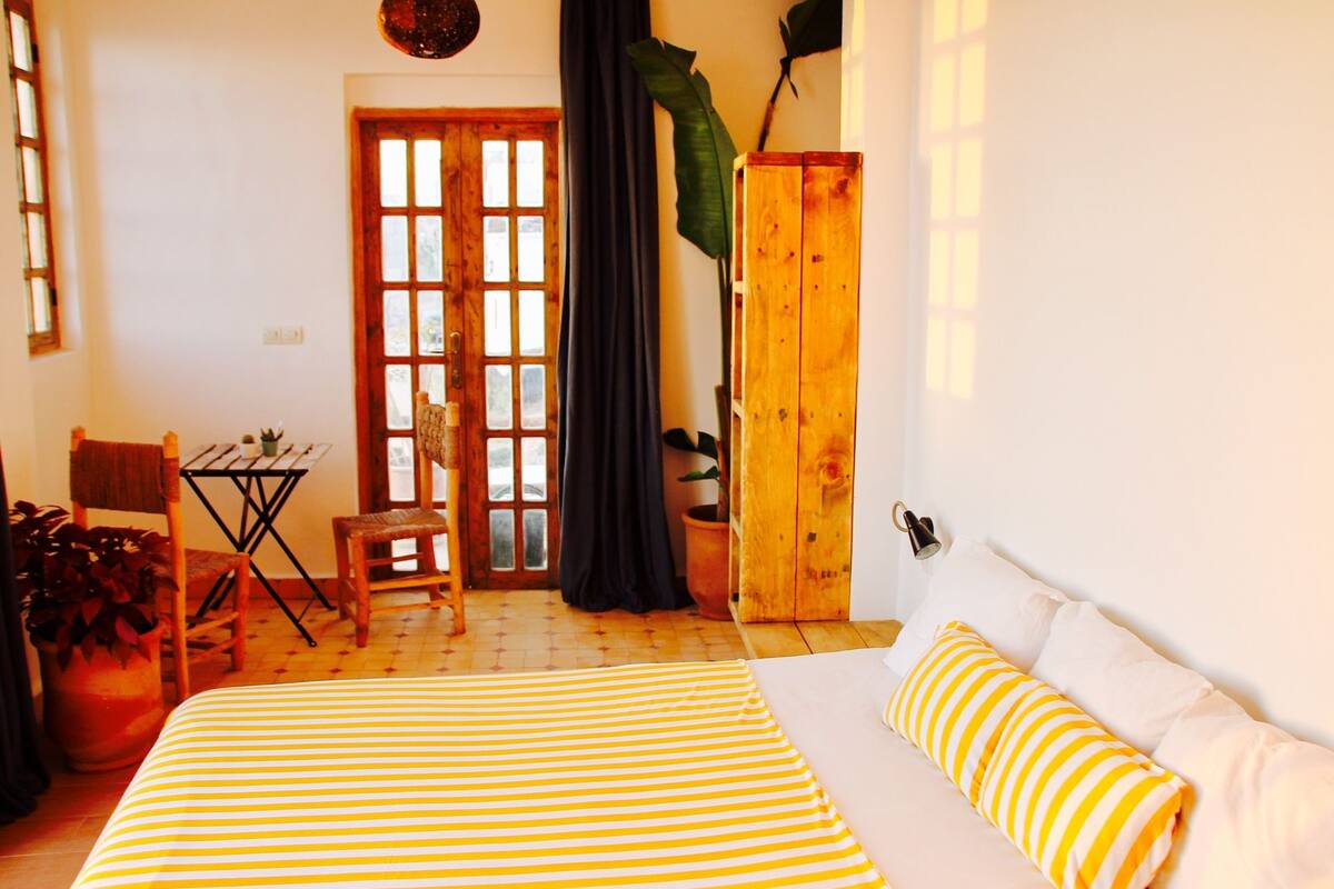 Rideaux occultants, Wi-Fi gratuit, draps fournis