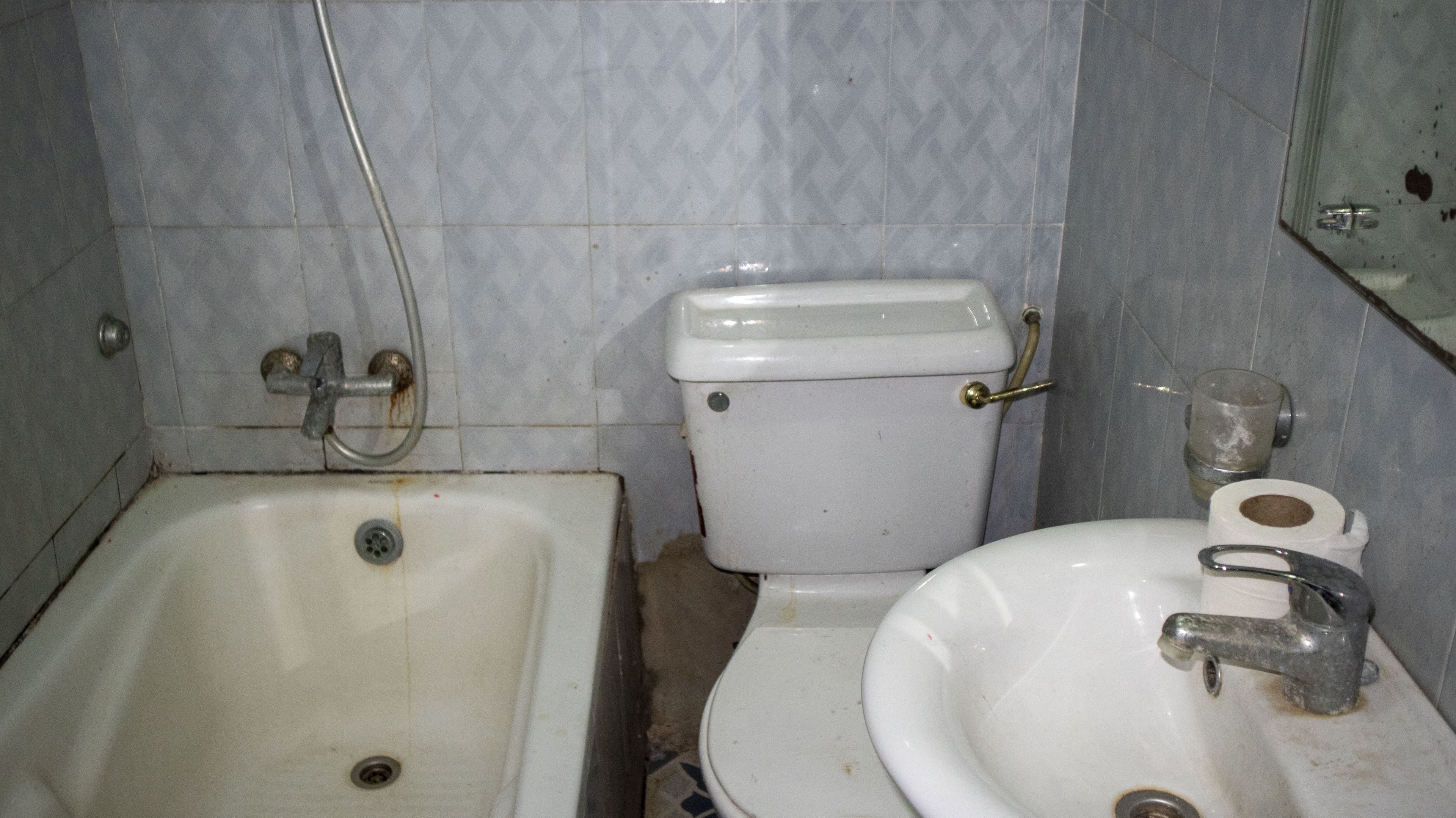 A bathroom with a bathtub, toilet, and sink.