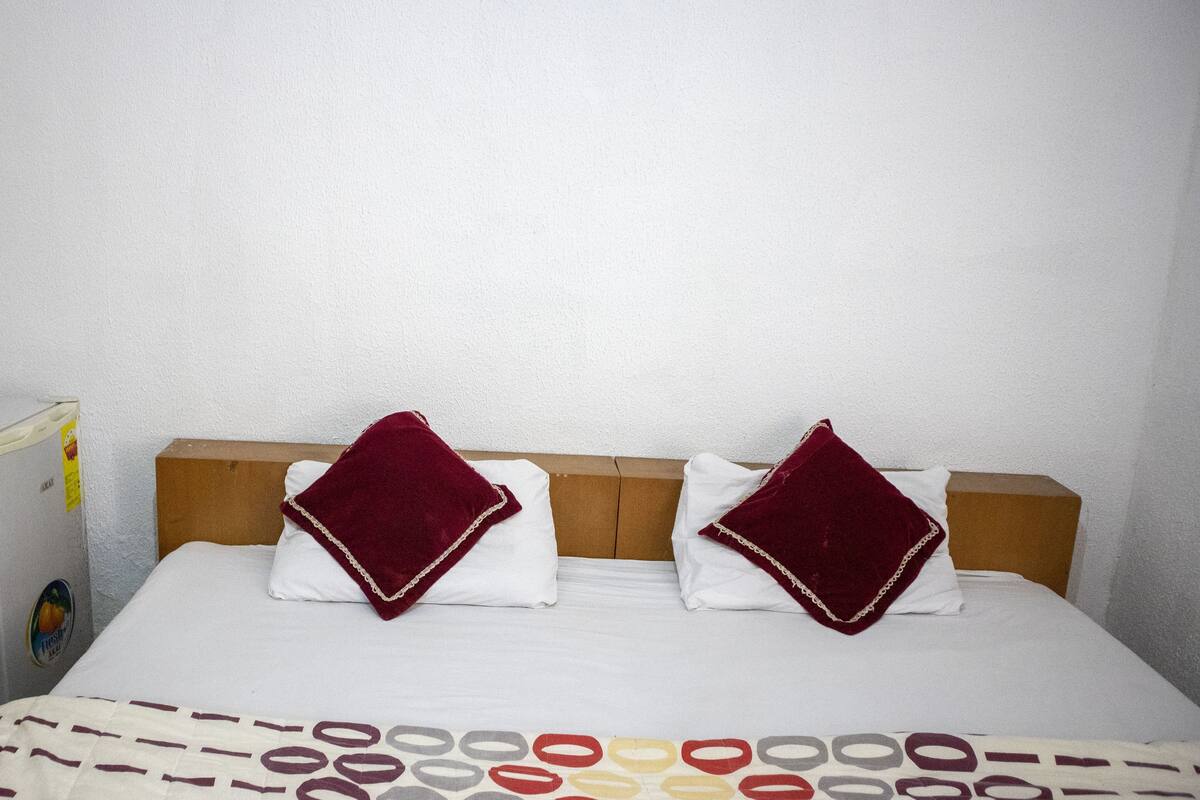 Executive Room | 1 bedroom, blackout drapes, WiFi (free), bed sheets