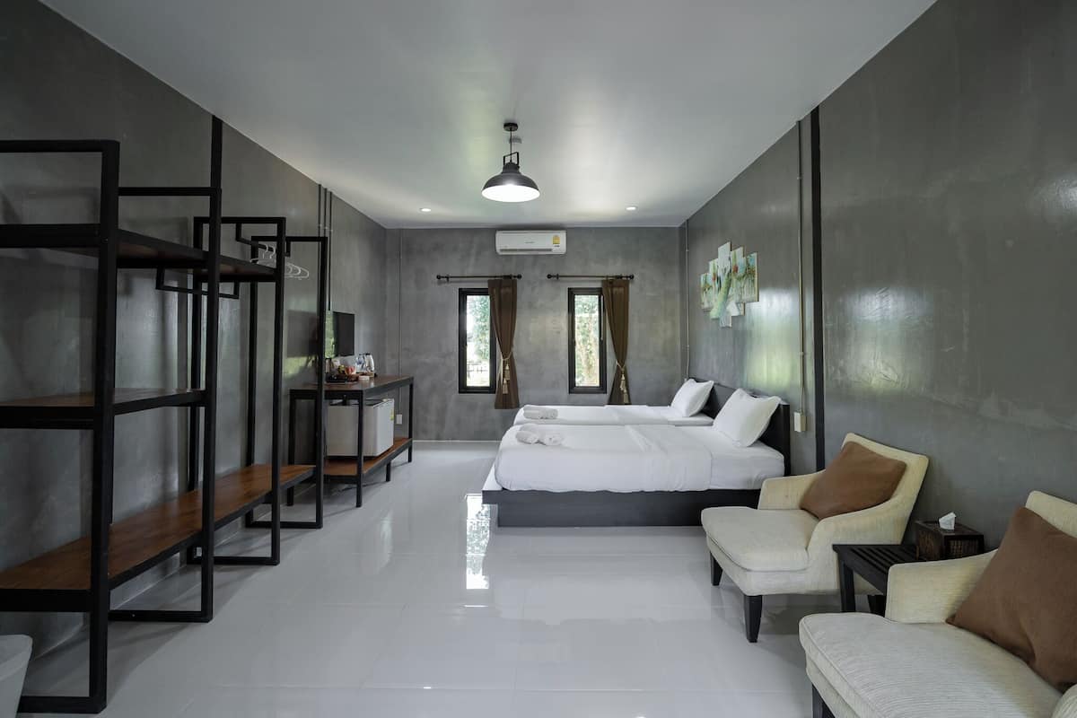 Standard Poolside Room | 1 多间卧室、迷你吧、遮光窗帘、免费 WiFi