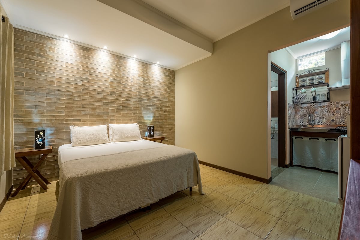 Pillowtop beds, minibar, desk, soundproofing