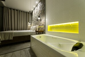 Quarto casal superluxo | Banheira de hidromassagem particular