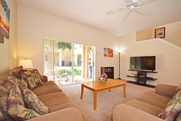 House, 4 Bedrooms | Living room
