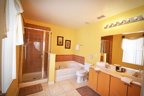House, 5 Bedrooms | Bathroom