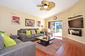 Hus - 4 sovrum | Vardagsrum | Platt-tv