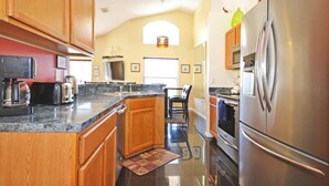 House, 4 Bedrooms | Private kitchen - The Manors at Westridge 215078 (Davenport)