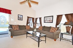 House, 5 Bedrooms | Living room - Hampton Lakes 215840 (Davenport)