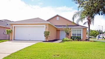 House, 3 Bedrooms | Front of property