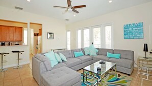 House, 3 Bedrooms | Living room | Flat-screen TV, DVD player - Reunion 249476 (Kissimmee)