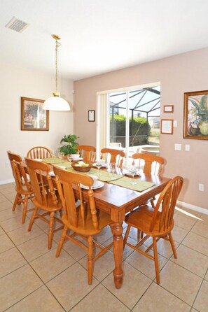 House, 4 Bedrooms | Private kitchen