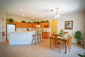 Huis, 4 slaapkamers | Dineren in de kamer