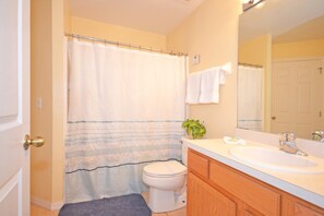 House, 4 Bedrooms | Bathroom