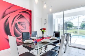 House, 4 Bedrooms | In-room dining