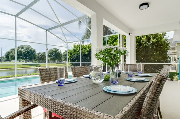 Rumah, 4 kamar tidur | Teras/patio