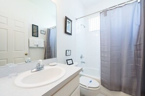 Rumah, 4 kamar tidur | Kamar mandi