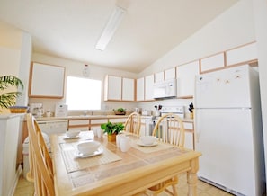 Ferienhaus, 4 Schlafzimmer | Eigene Küche | Kühlschrank, Mikrowelle, Ofen, Herdplatte