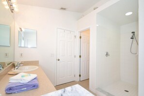 Huis, 4 slaapkamers | Badkamer