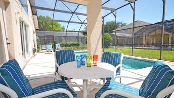 House, 4 Bedrooms | Balcony
