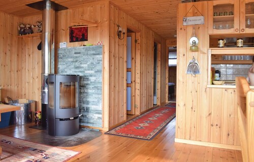 Gorgeous home in Hol i Tjeldsund