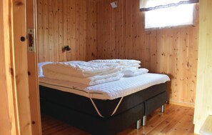 3 bedrooms, bed sheets
