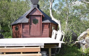 Outdoor dining - Gorgeous home in Hol i Tjeldsund (Hol i Tjeldsund)