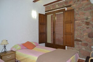 Individually decorated, individually furnished, desk, soundproofing - La Coveta- Apartamentos Vilapart (Vilafames)