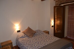 Individually decorated, individually furnished, desk, soundproofing - La Coveta- Apartamentos Vilapart (Vilafames)