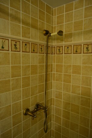 Appartement supérieur, 2 chambres (La Vinya) | Douche de la salle de bain