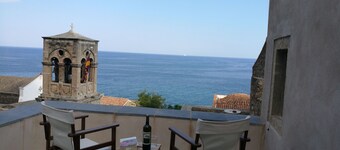 kyma mansion is located in the heart of Monemvasia's castle