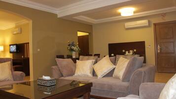 Deluxe Suite, 1 Double Bed, Non Smoking | Premium bedding, individually decorated, individually furnished