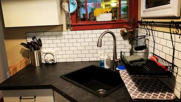 Fridge, microwave, stovetop, coffee/tea maker