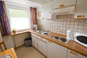 Kühlschrank, Mikrowelle, Hochstuhl