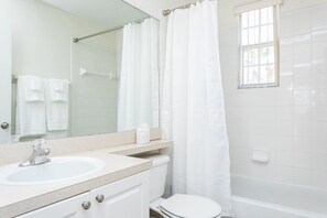 Ház, 3 hálószobával, privát medence | Fürdőszoba | Zuhanyzó/kád kombinációja