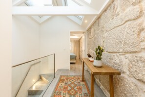 2 bedrooms, iron/ironing board, free WiFi, bed sheets - Unforgettable 2BR Apt, terrace views, Ribeira (Oporto)