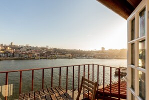 Property grounds - Unforgettable 2BR Apt, terrace views, Ribeira (Oporto)