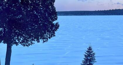 Moosehead Lake ~ Valtava Dock & 4 Kajakit mukana! Auringonlaskut ja melonta!