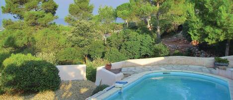 Outdoor pool, sun loungers