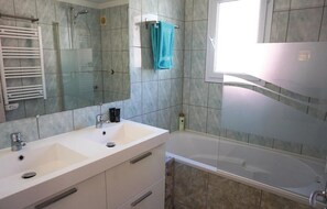 Kombination af bruser/badekar