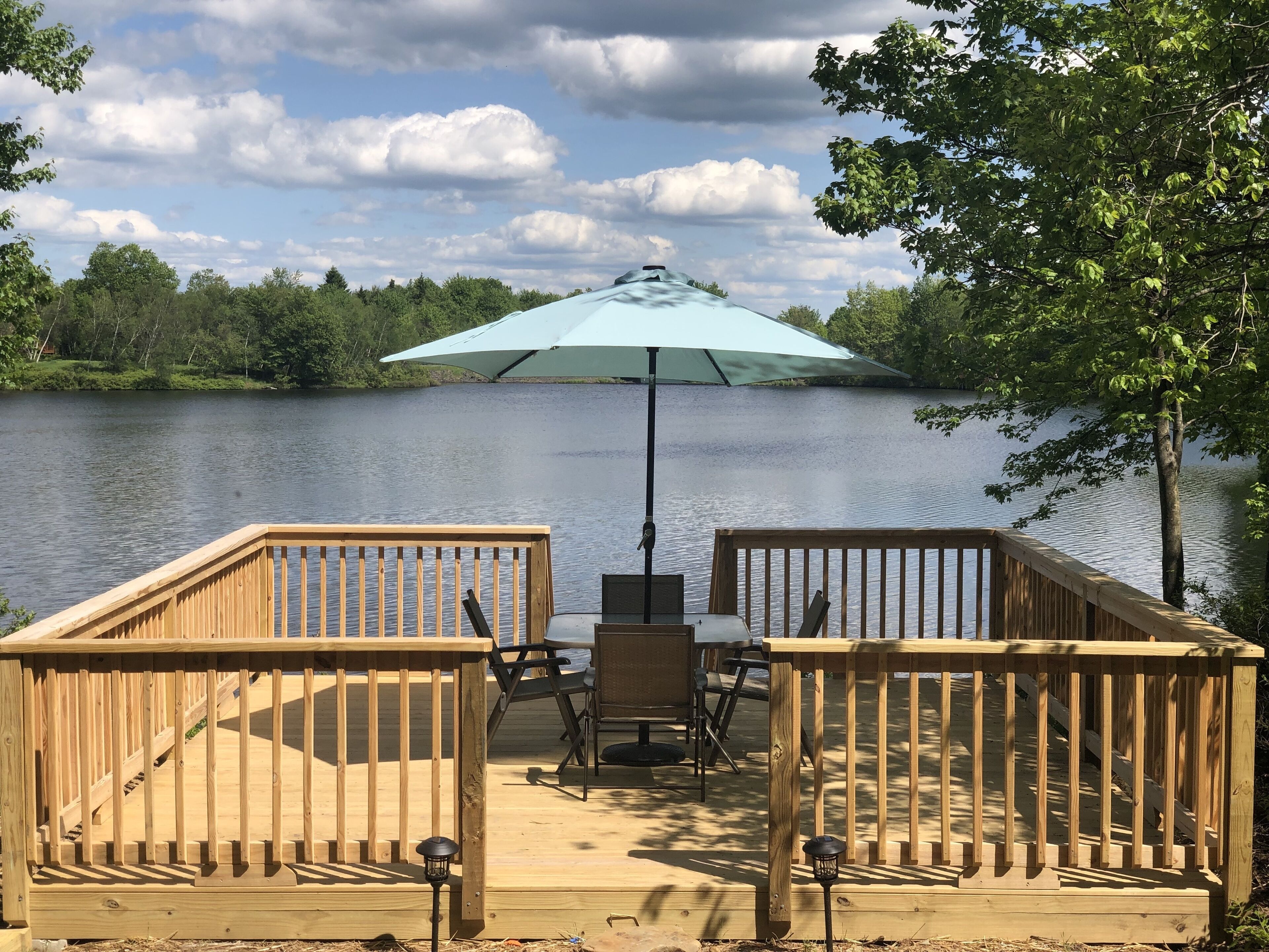 Poconos lake home front with pool/tennis/games tables near Kalahari water park