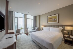 Minibar, in-room safe, desk, laptop workspace - Wyndham Garden Hanoi (Hanoi)